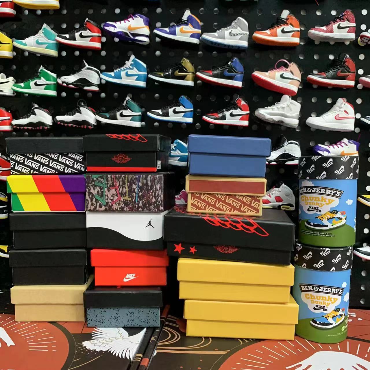 MINIsneakers Mystery box(unboxing in live)